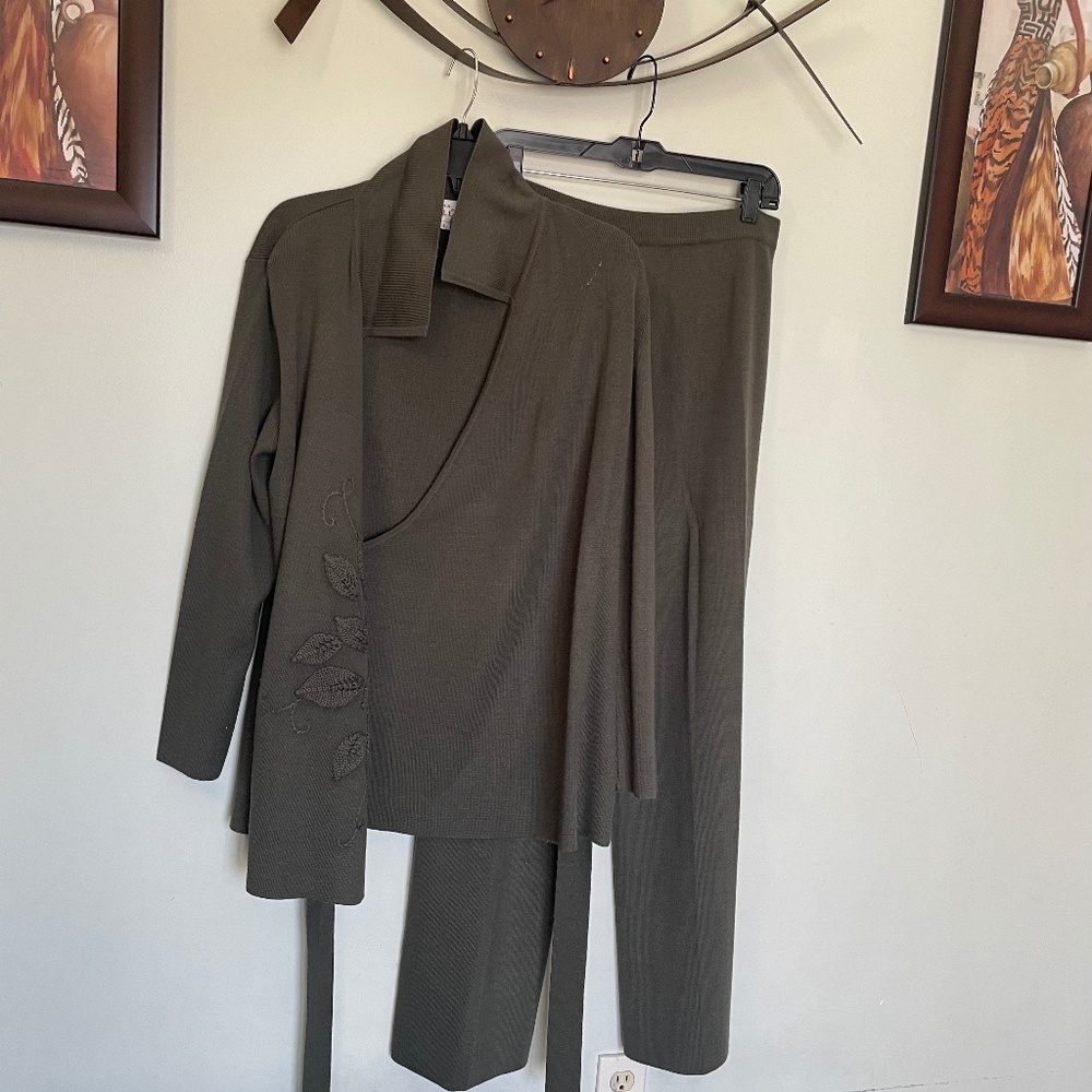 Adrianna Papell Set